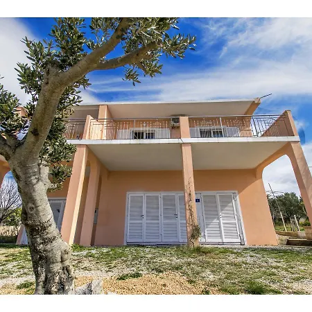Apartament Dario *